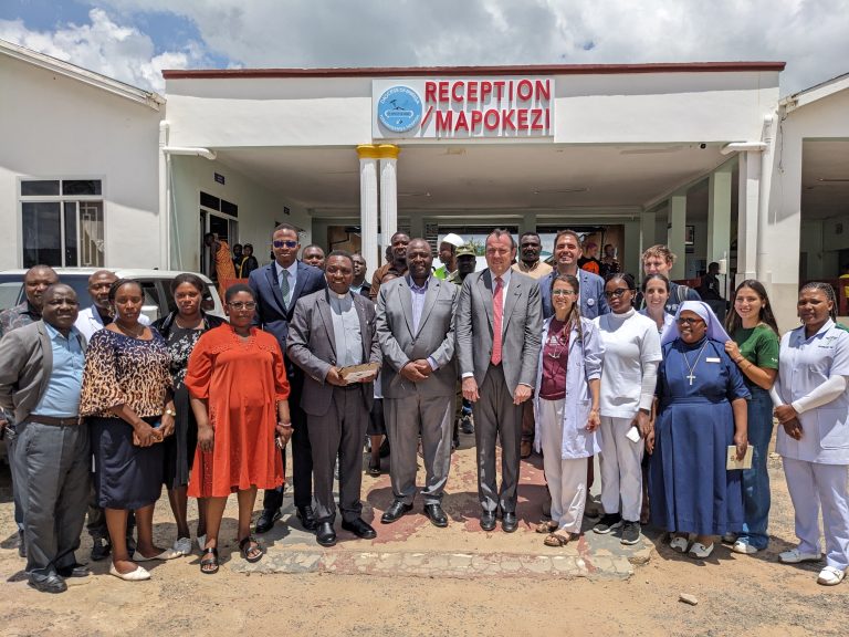 Balozi wa Italia Afanya Ziara Tosamaganga Regional Referral Hospital, Aahidi Kuimarisha Ushirikiano